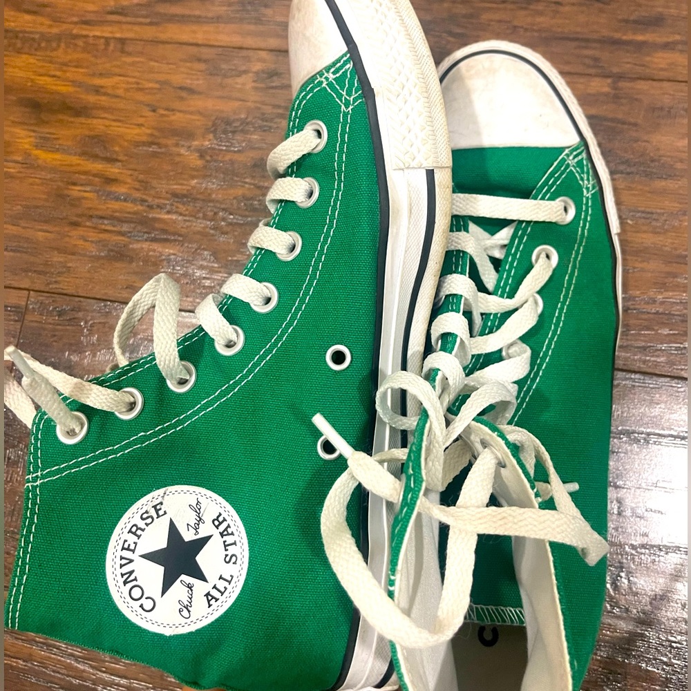 Green Converse Size 9 Women’s/ Men’s 7